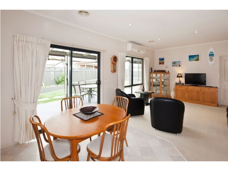 60 Rowan Parade, Wendouree VIC 3355