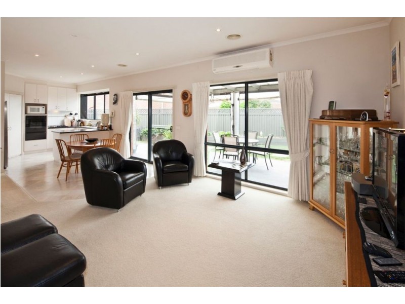 60 Rowan Parade, Wendouree VIC 3355