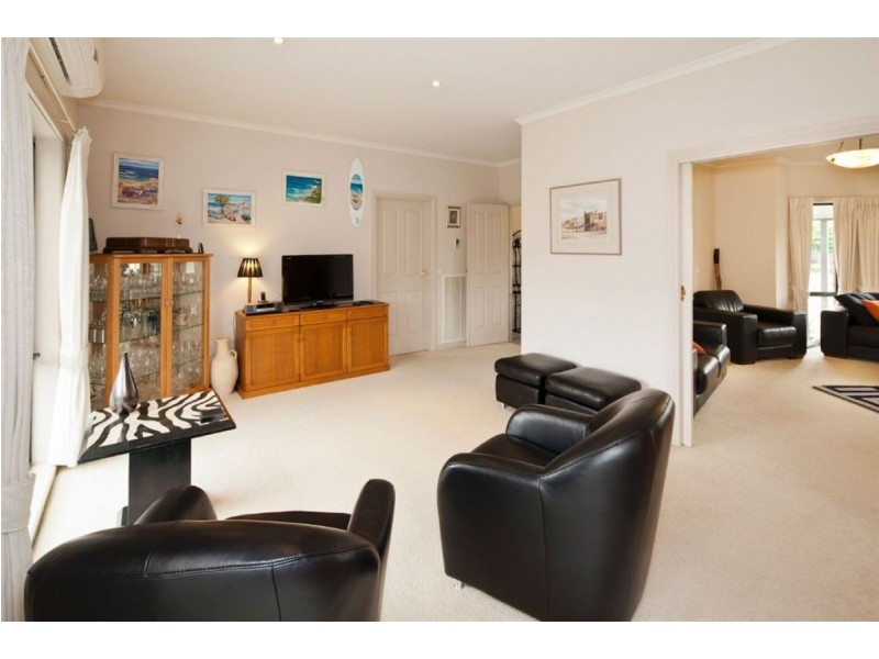 60 Rowan Parade, Wendouree VIC 3355