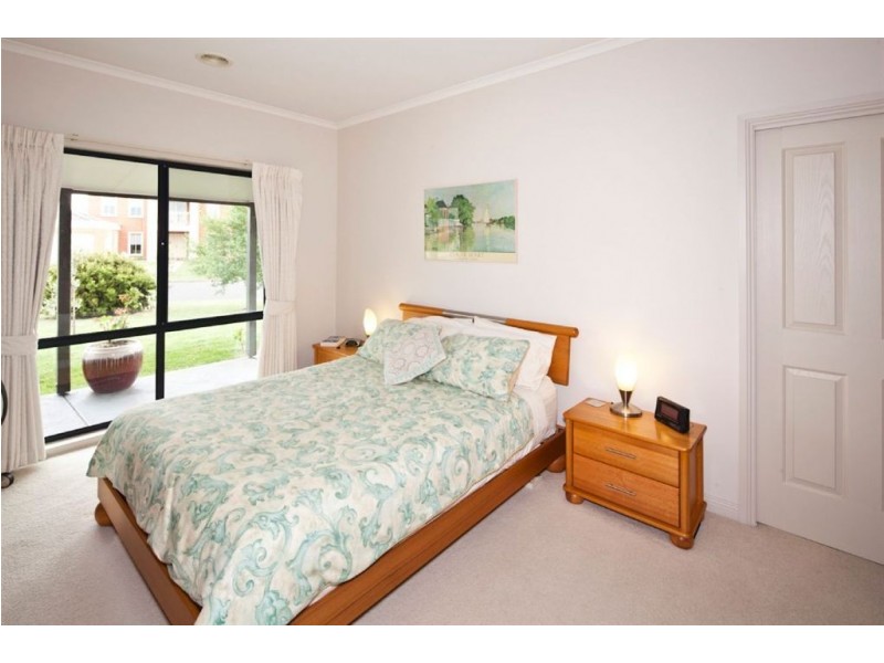 60 Rowan Parade, Wendouree VIC 3355