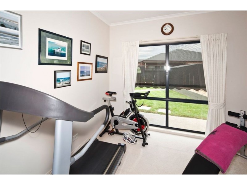 60 Rowan Parade, Wendouree VIC 3355