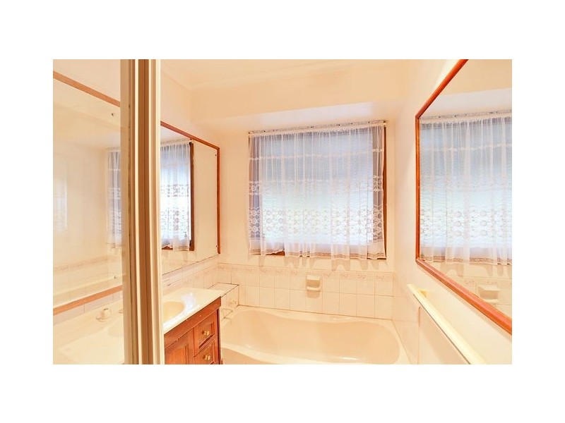 21 Hinkler Avenue, Sebastopol VIC 3356