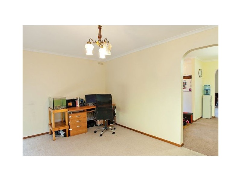 21 Hinkler Avenue, Sebastopol VIC 3356