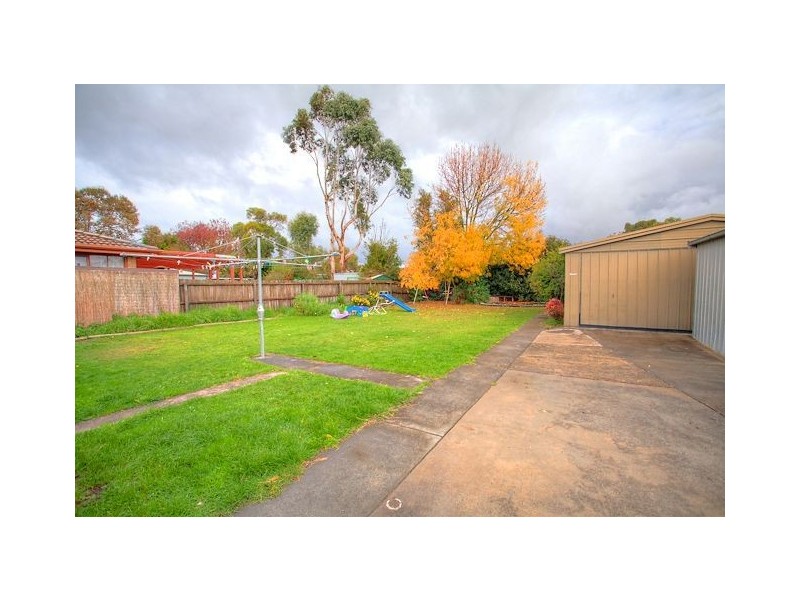 21 Hinkler Avenue, Sebastopol VIC 3356
