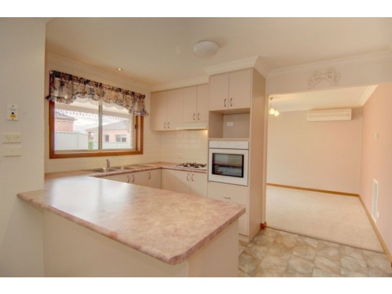 2/3 Pickford Street, Wendouree VIC 3355