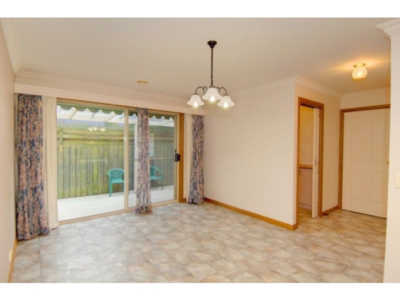 2/3 Pickford Street, Wendouree VIC 3355