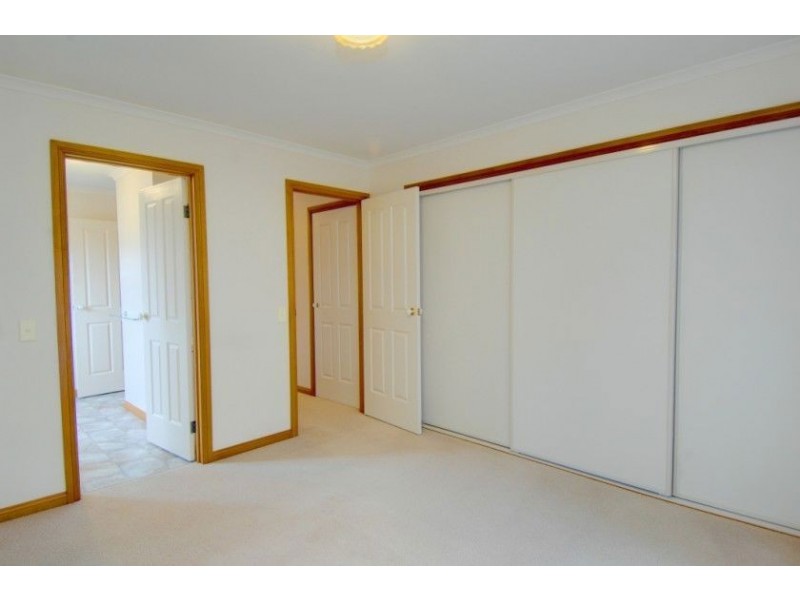 2/3 Pickford Street, Wendouree VIC 3355