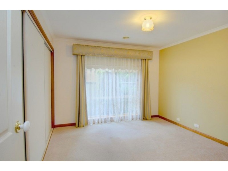 2/3 Pickford Street, Wendouree VIC 3355