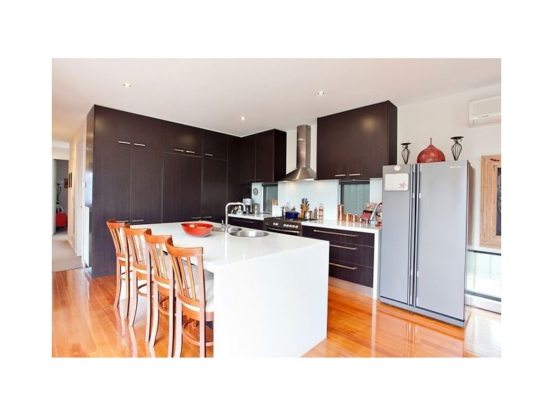 32 Faversham Avenue, Lake Gardens VIC 3355