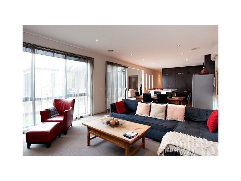 32 Faversham Avenue, Lake Gardens VIC 3355