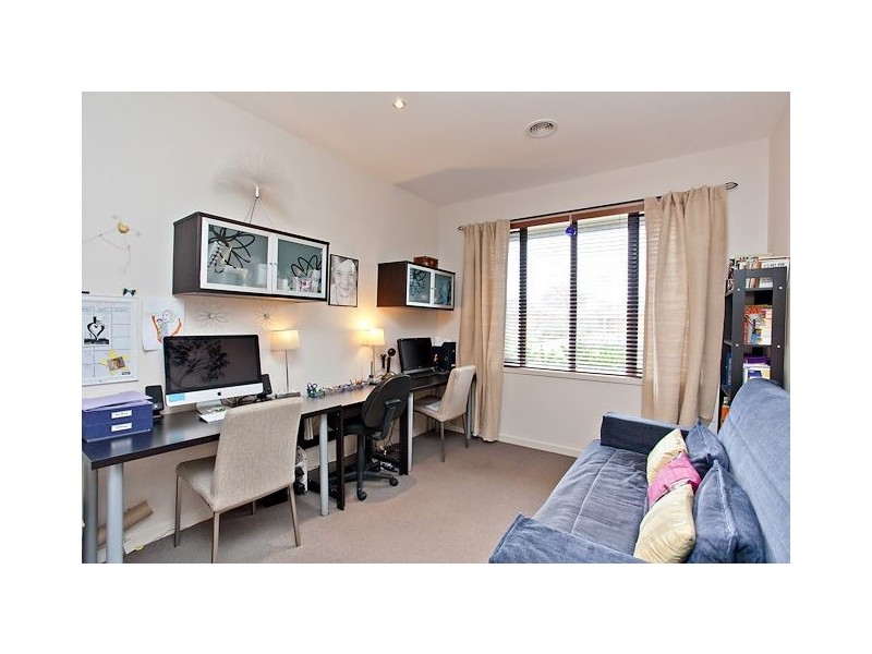 32 Faversham Avenue, Lake Gardens VIC 3355