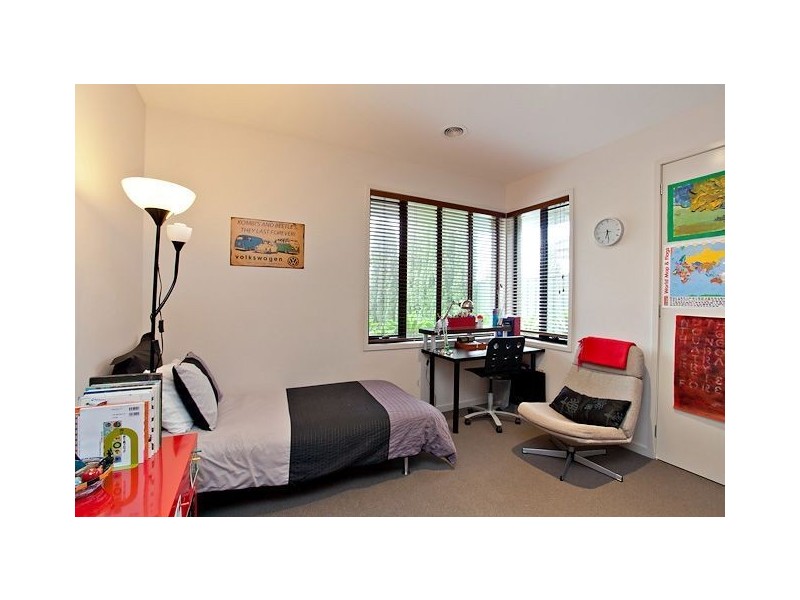 32 Faversham Avenue, Lake Gardens VIC 3355