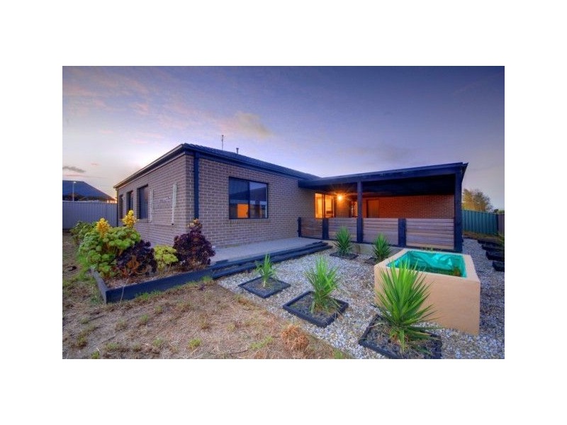 2 Citadel Court, Miners Rest VIC 3352