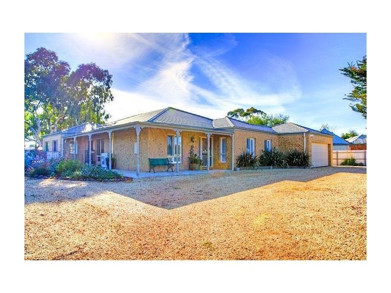 384 Cummins Road, Miners Rest VIC 3352