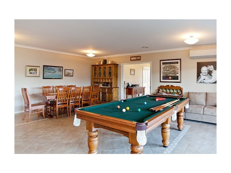 384 Cummins Road, Miners Rest VIC 3352