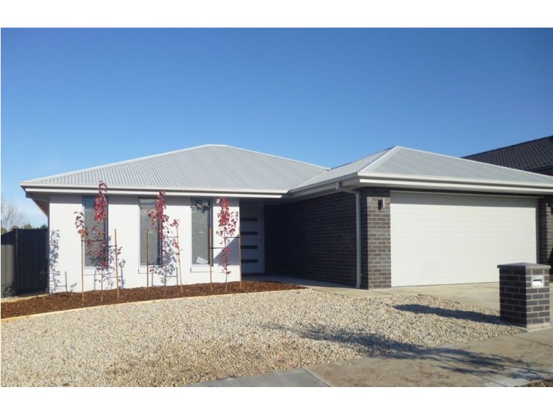 14 Creek View Close, Mount Clear VIC 3350