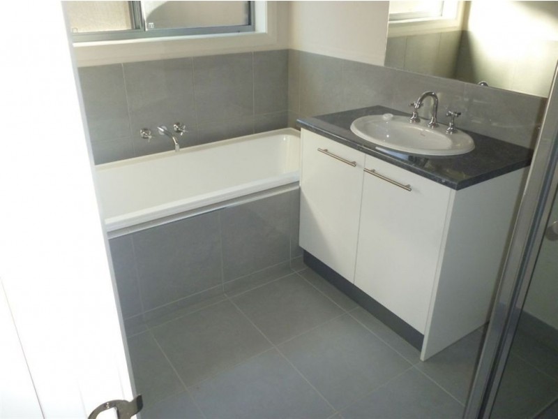 14 Creek View Close, Mount Clear VIC 3350