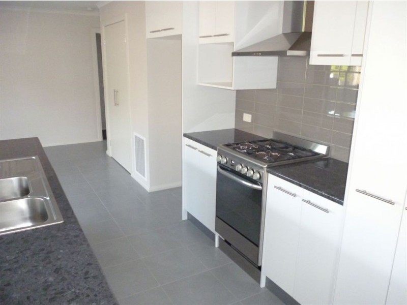 14 Creek View Close, Mount Clear VIC 3350