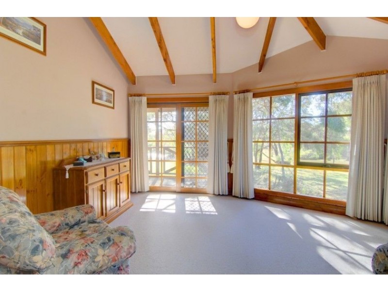 49 Thomas Road, Haddon VIC 3351