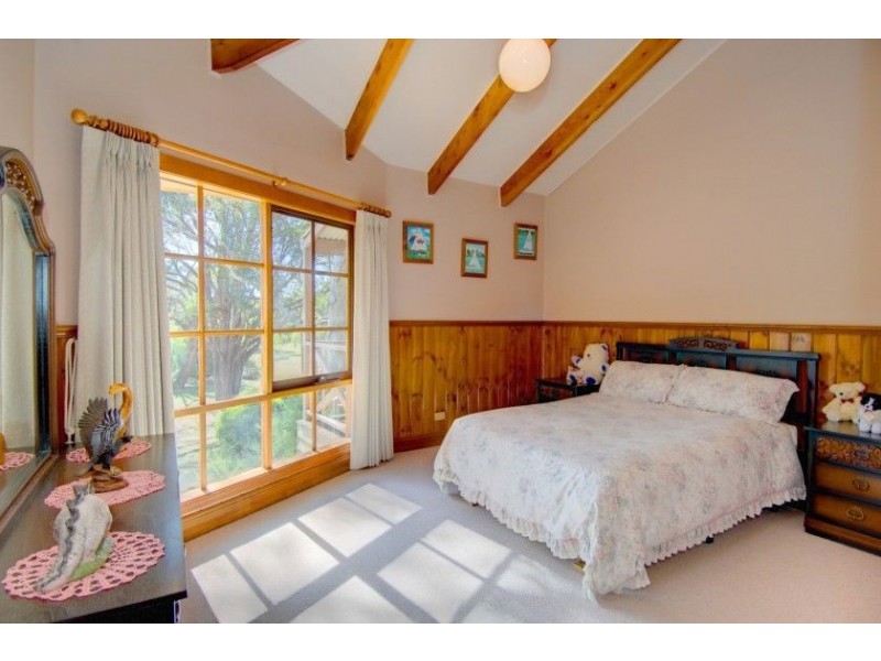 49 Thomas Road, Haddon VIC 3351