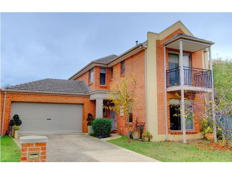 27 Ayrvale Avenue, Lake Gardens VIC 3355