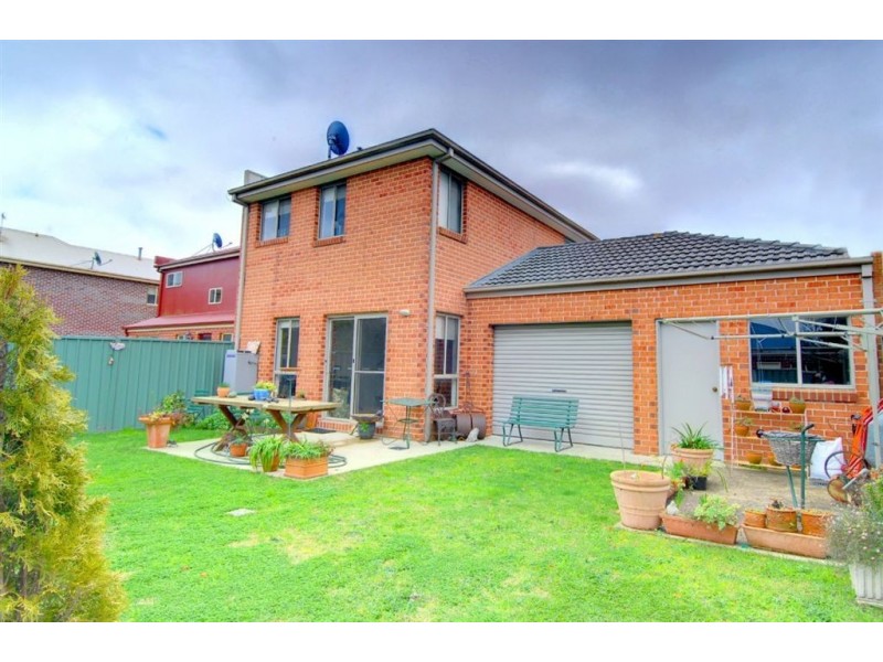 27 Ayrvale Avenue, Lake Gardens VIC 3355