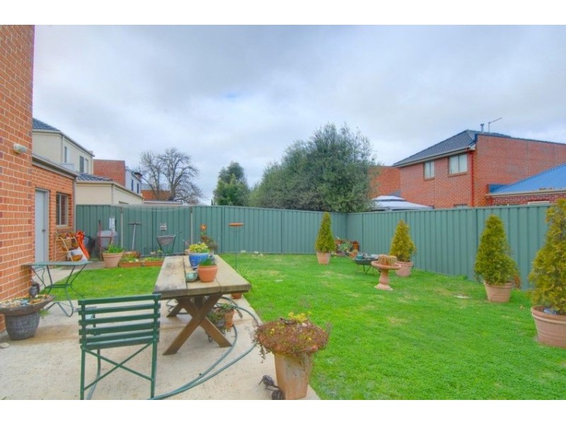 27 Ayrvale Avenue, Lake Gardens VIC 3355