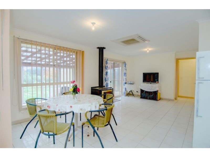 42 Kielys Road, Navigators VIC 3352