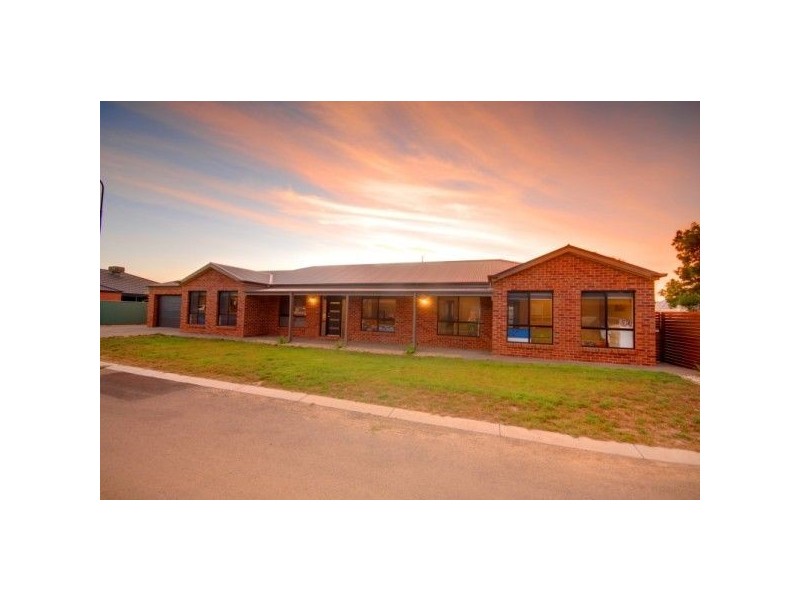 5 Therese Court, Miners Rest VIC 3352