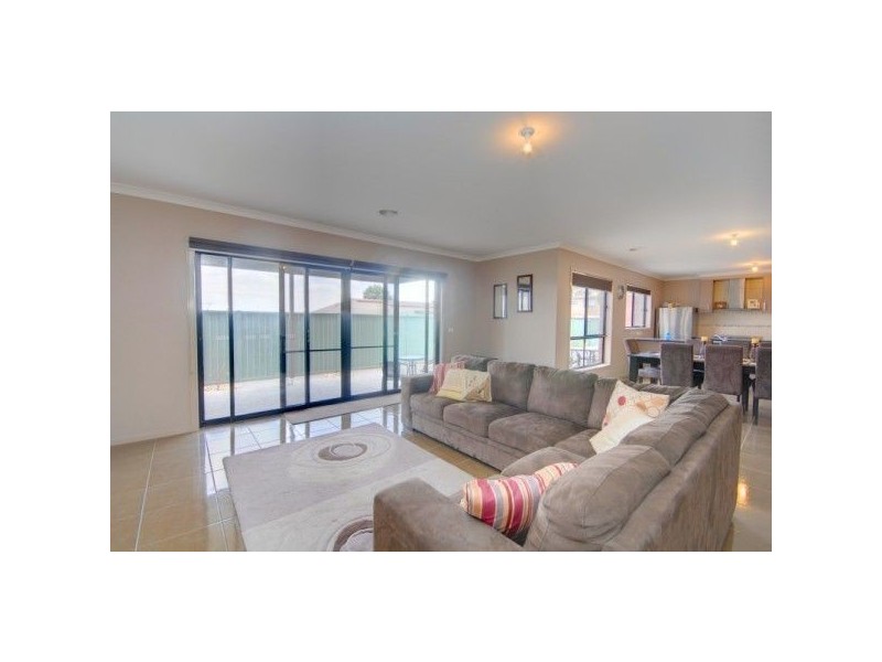 5 Therese Court, Miners Rest VIC 3352