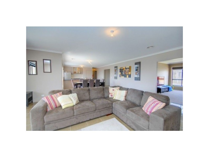 5 Therese Court, Miners Rest VIC 3352