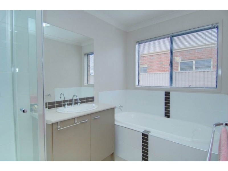 7 Deakin Drive, Delacombe VIC 3356