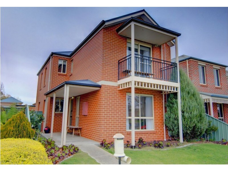 23 Stirling Drive, Lake Gardens VIC 3355