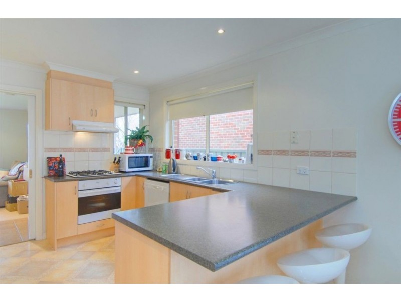 23 Stirling Drive, Lake Gardens VIC 3355