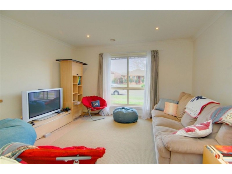 23 Stirling Drive, Lake Gardens VIC 3355