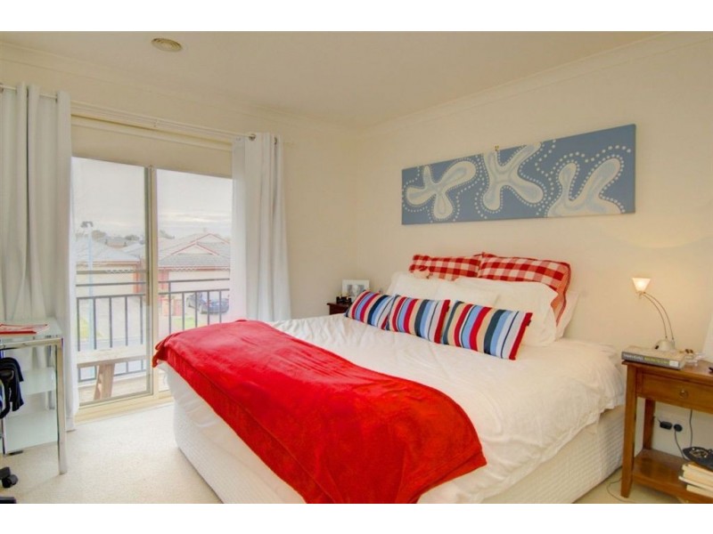 23 Stirling Drive, Lake Gardens VIC 3355