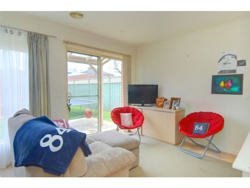 23 Stirling Drive, Lake Gardens VIC 3355