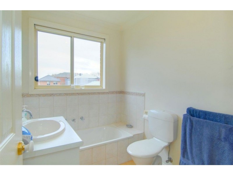 23 Stirling Drive, Lake Gardens VIC 3355