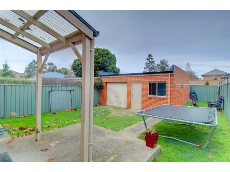 23 Stirling Drive, Lake Gardens VIC 3355