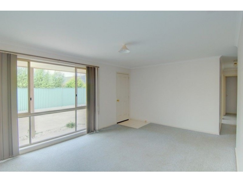 2/71 Hill Street, Sebastopol VIC 3356