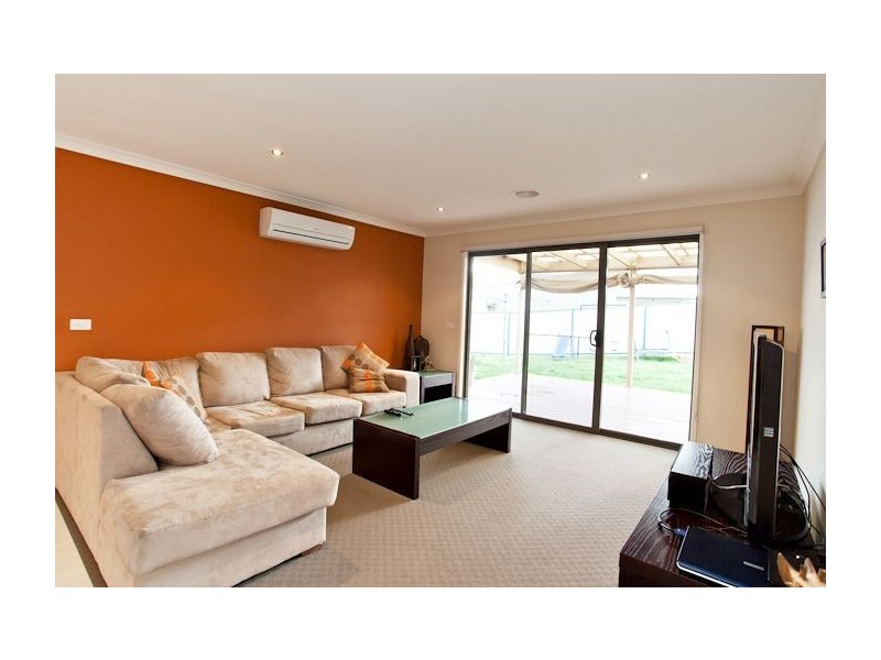 2 Liston Close, Ballarat VIC 3350