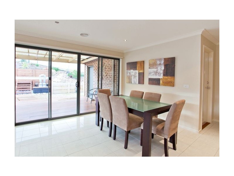 2 Liston Close, Ballarat VIC 3350