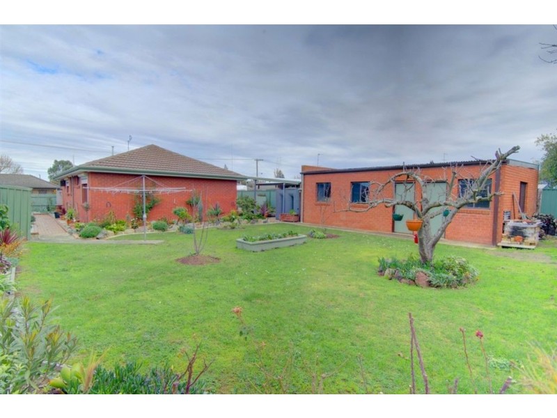 24 Hinkler Avenue, Sebastopol VIC 3356