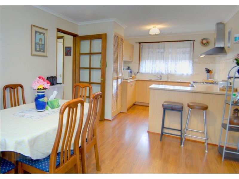 24 Hinkler Avenue, Sebastopol VIC 3356