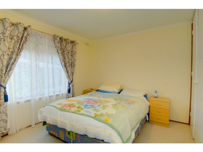 24 Hinkler Avenue, Sebastopol VIC 3356