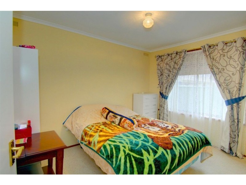 24 Hinkler Avenue, Sebastopol VIC 3356