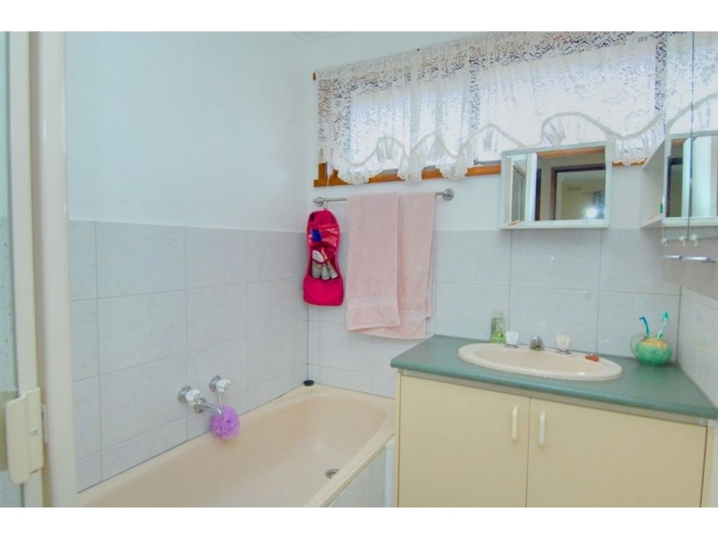 24 Hinkler Avenue, Sebastopol VIC 3356