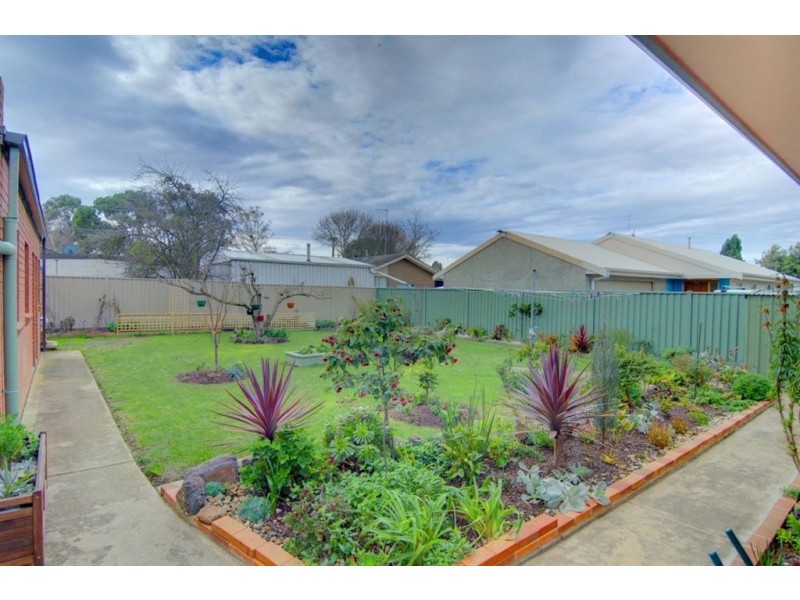24 Hinkler Avenue, Sebastopol VIC 3356