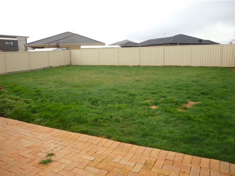 23 Tulloch Rise, Canadian VIC 3350