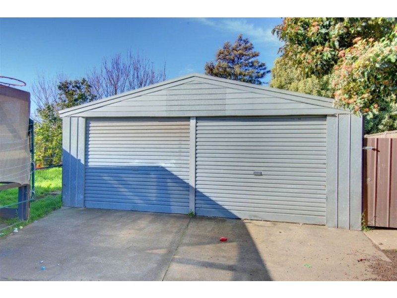 6 McNulty Drive, Wendouree VIC 3355